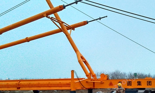 起架桿底部采用了大“人”字結(jié)構(gòu)